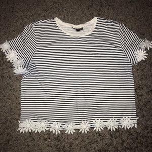 Flower trim crop top
